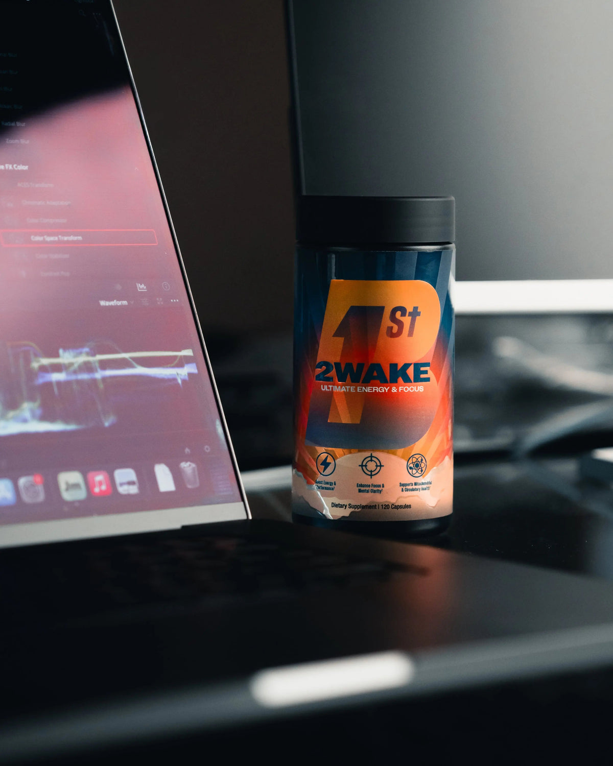 B1st 2WAKE bottle with laptop